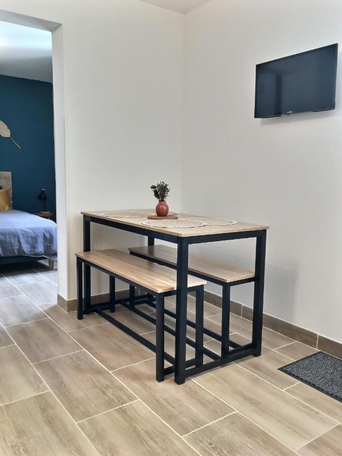 Bleu Lavande - Coquet Appartement Ambiance Village Istres Buitenkant foto