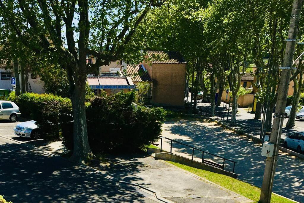 Bleu Lavande - Coquet Appartement Ambiance Village Istres Buitenkant foto